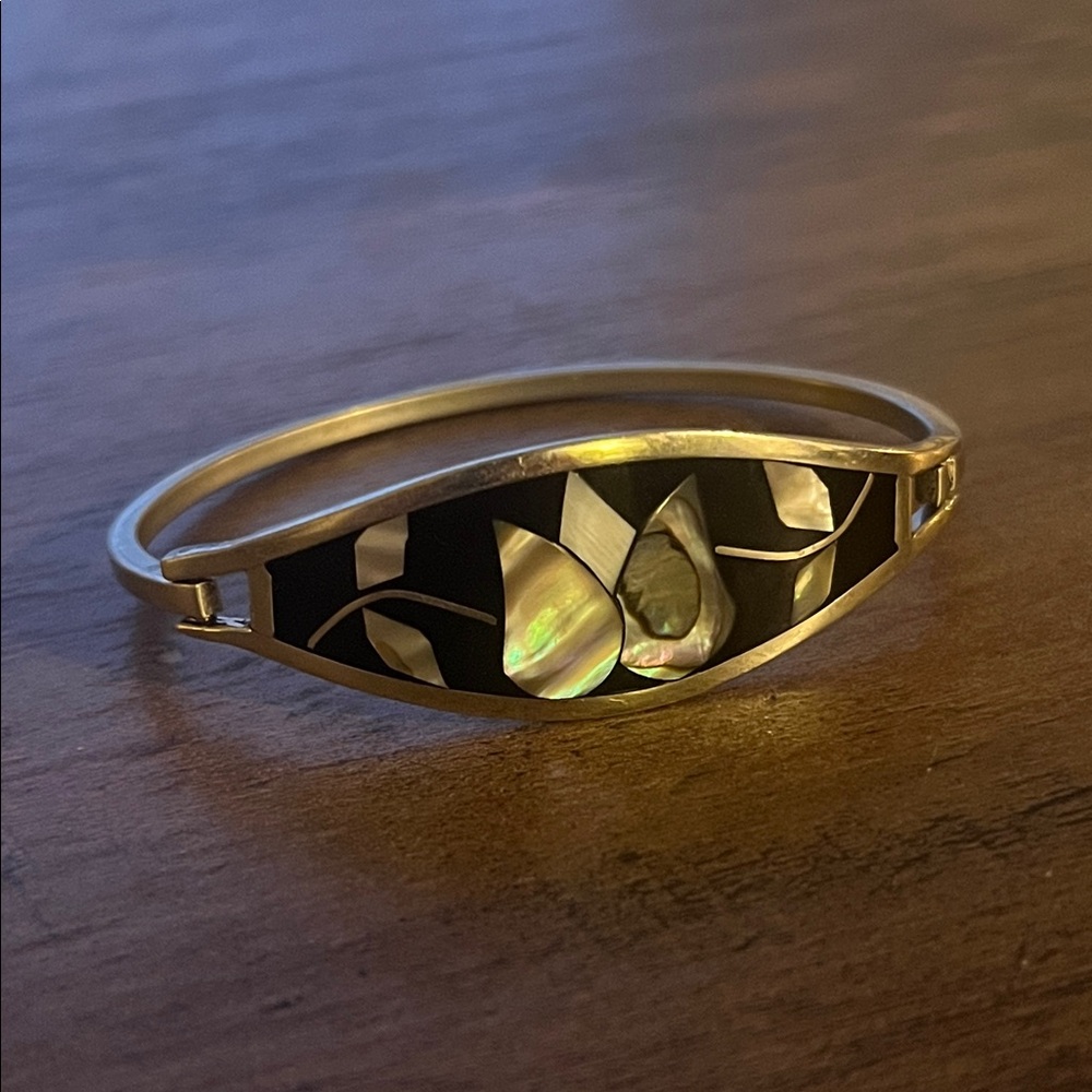 VINTAGE Mother-of-Pearl Accent Alpaca Silver Floral Bangle Bracelet